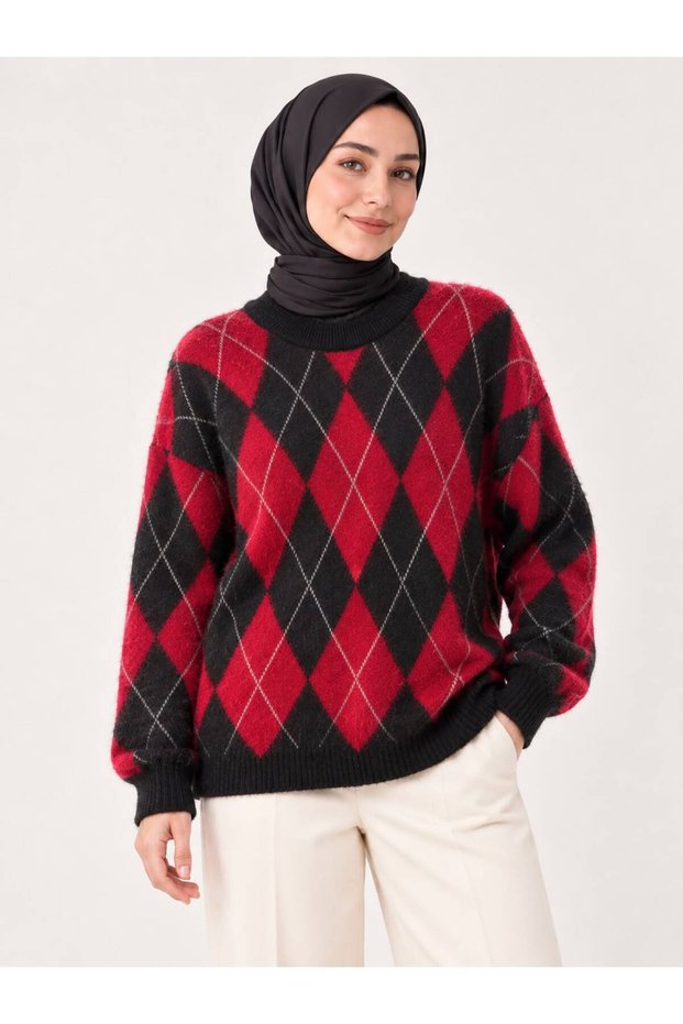 Women's Embroidered Diamond Pattern Oversize Sweater