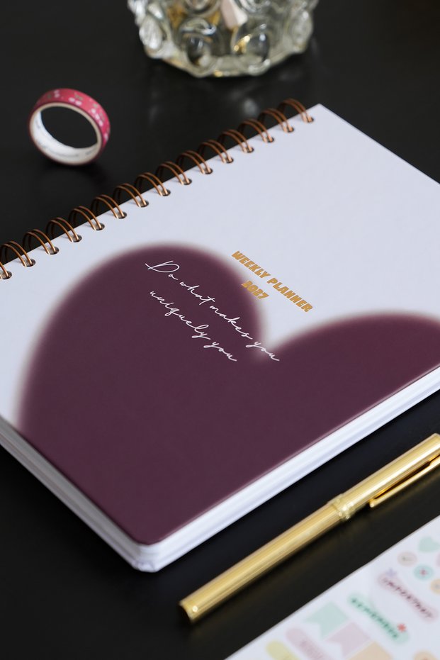 2027 Year B5 Weekly Agenda Spiral Bound 17X24 cm - 12 Months Heart