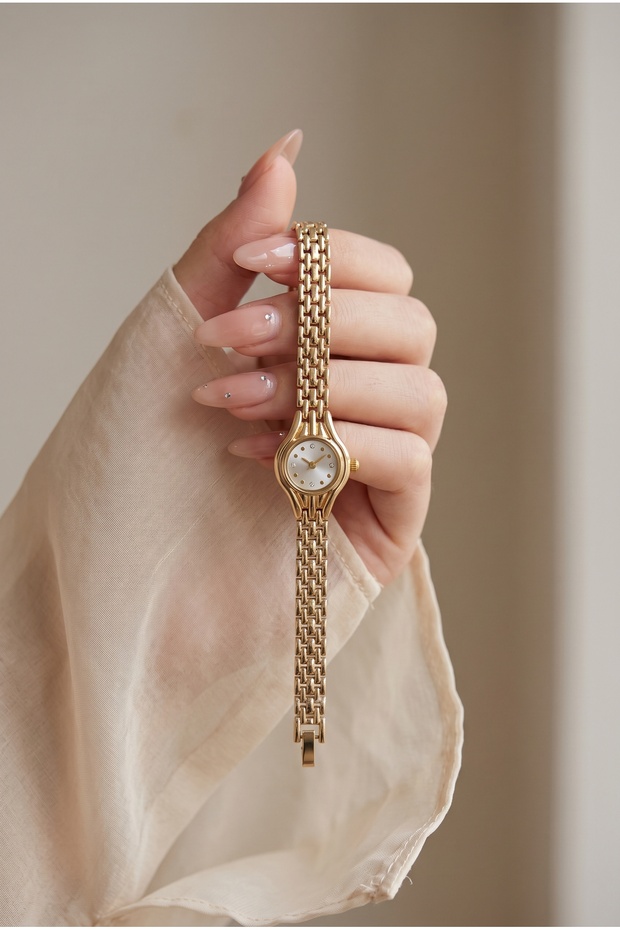 Minimal Vintage Women's Steel Watch Gold Color Vintage Elegant | Old Money Stylish Classic Women's Wristwatch | Limited Edition 2027