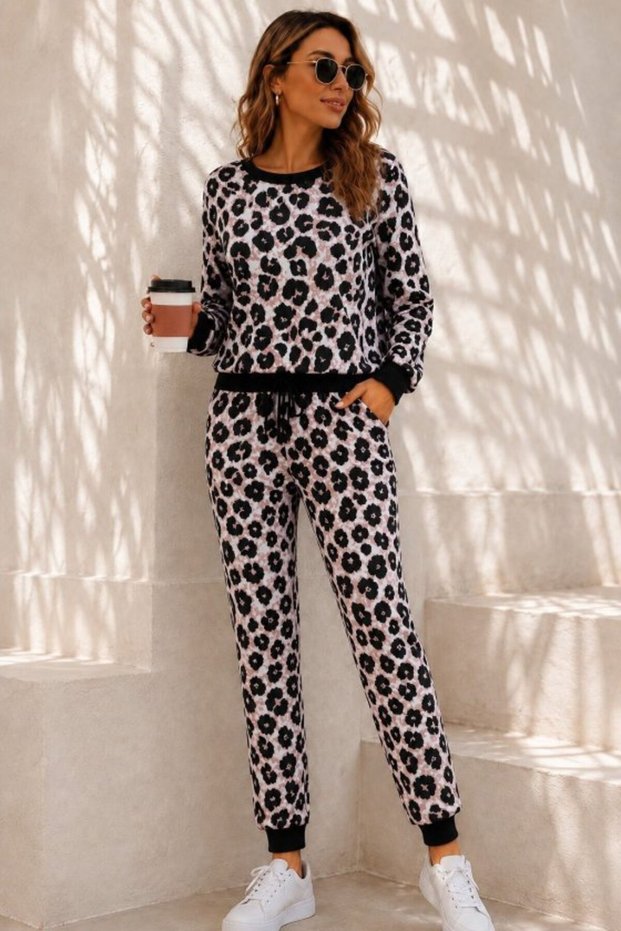 Women's long sleeve crew neck two-piece set with bow detail: blouse and pants