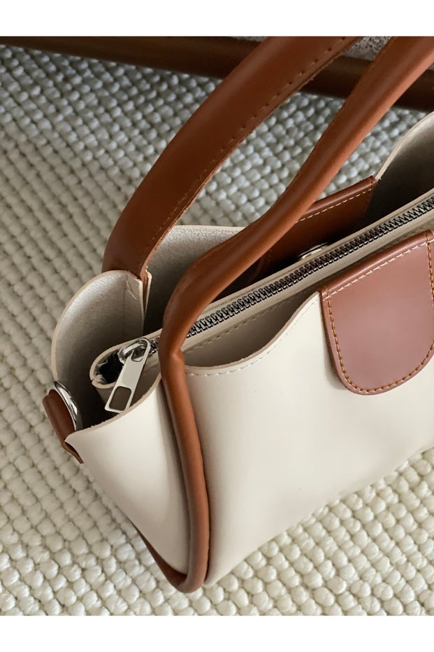 Women's Shoulder Bag with Extra Circle with Magnetic Closure