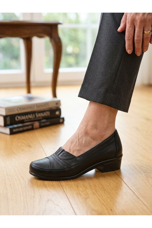 Konay 182 Genuine Leather Short Heel Mother Shoes