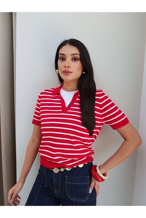 سترة بأكمام قصيرة مخططة وياقة على شكل حرف V