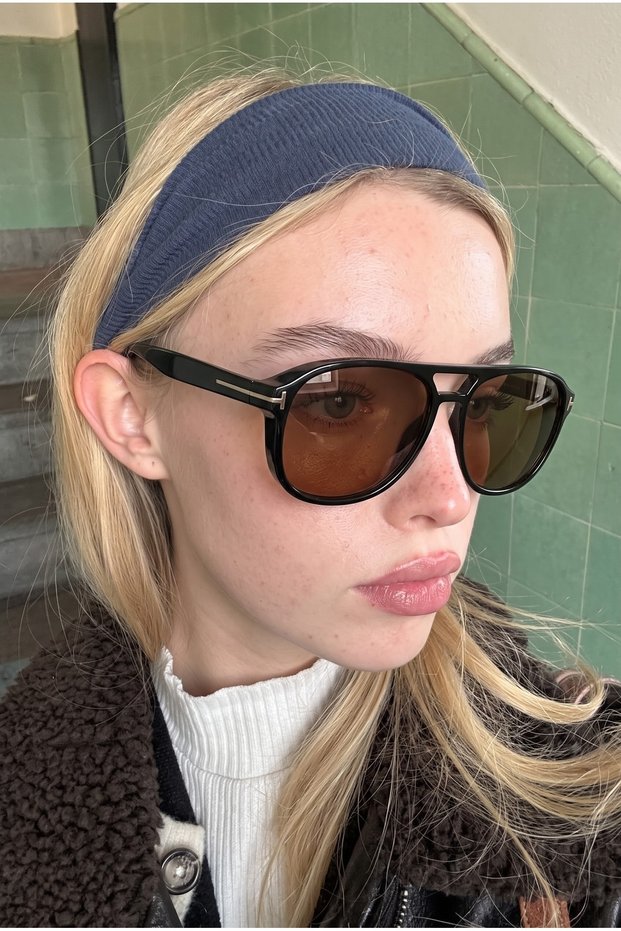 Rosiqe Unisex Black Framed Nude Ultra Lightweight Uv400 Filtered Sunglasses