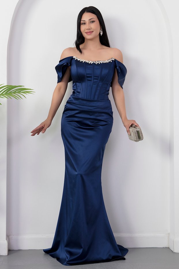 Strapless Neckline Satin Dress with Stones on the Chest Ecr5902