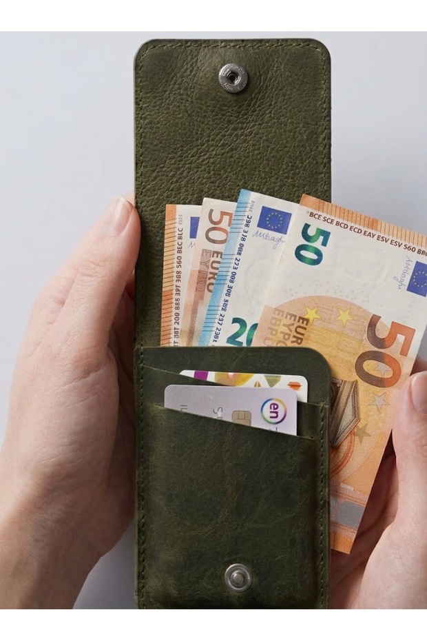 Genuine Leather Vertical Snap Fastener Long Wallet – Minimalist Design