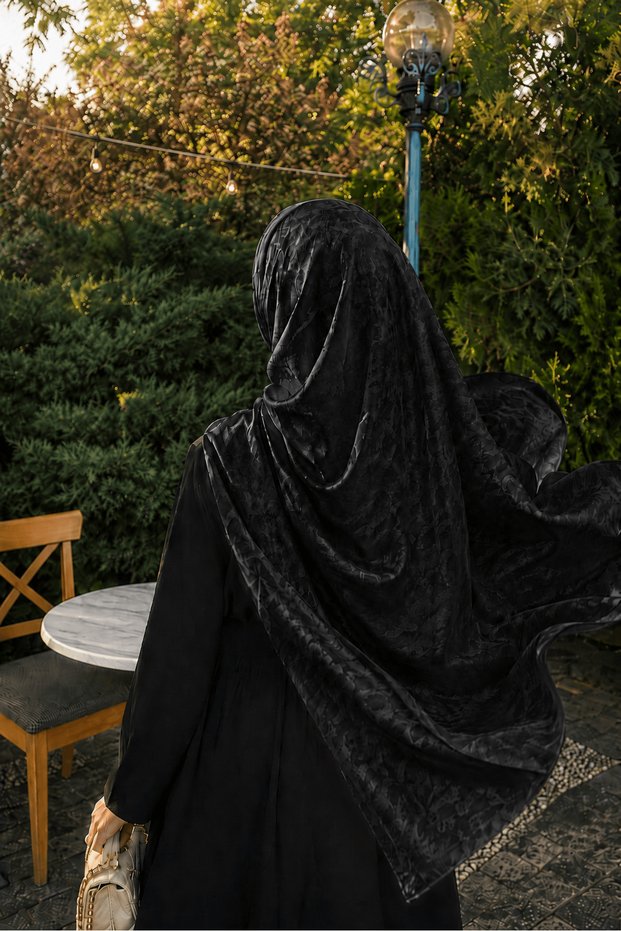 Infinite Loop Pattern Aerobin Jacquard Shawl - Black