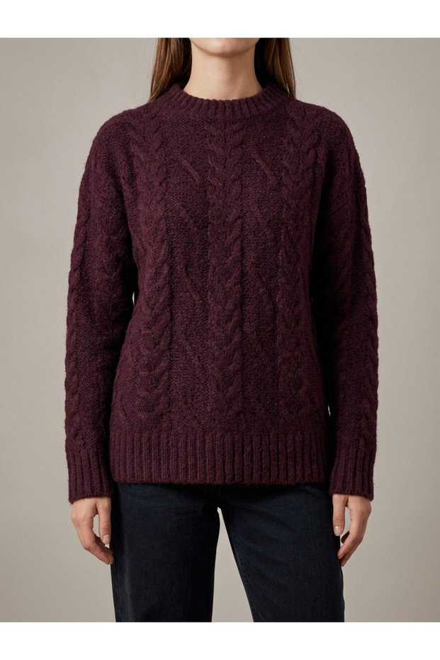 Women's Burgundy Color Crew Neck Knitted Pattern Sweater