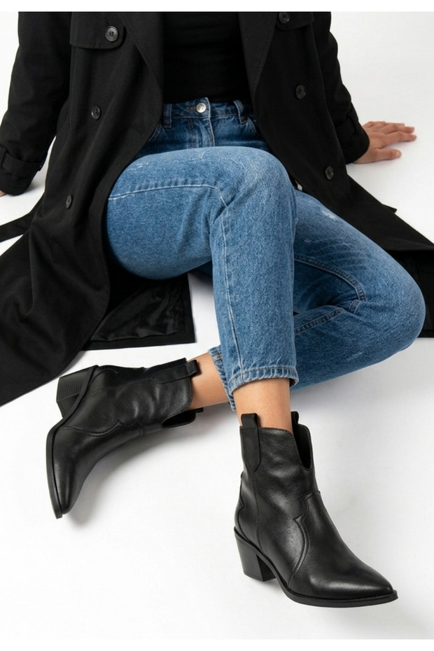 Yofu Black Leather Heeled Boots