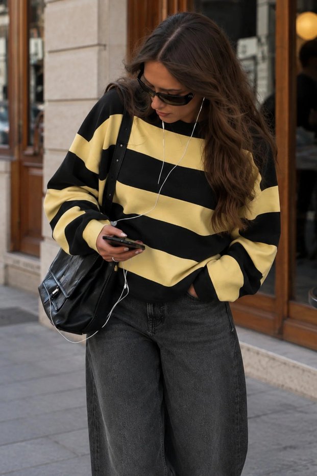 Women's Black Yellow Thick Striped Crew Neck Oversize Sweatshirt