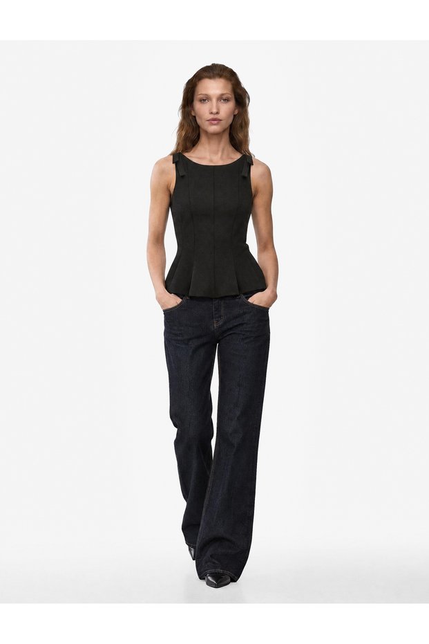 Women Black Plain Round Neck Sleeveless Top