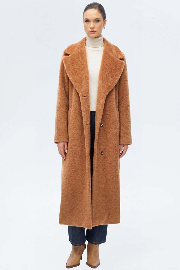Intermediate Length Exclusive Plush Coat with Patent Leather Belt Accessories Taba 3182