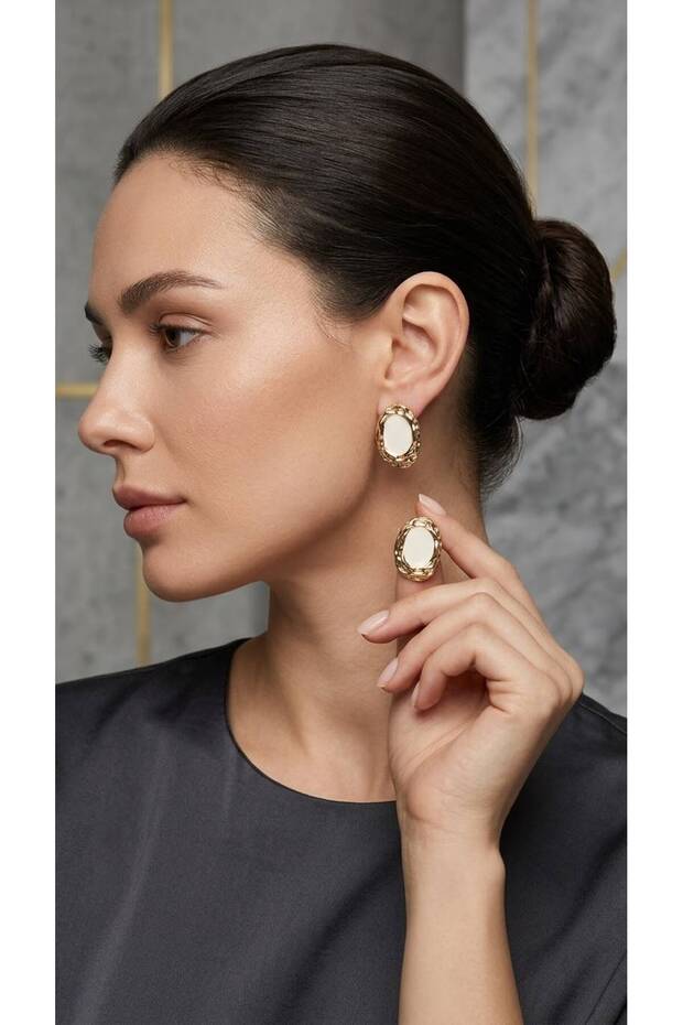Women's Gold Textured Framed Marbled Oval Enamel Earrings - White