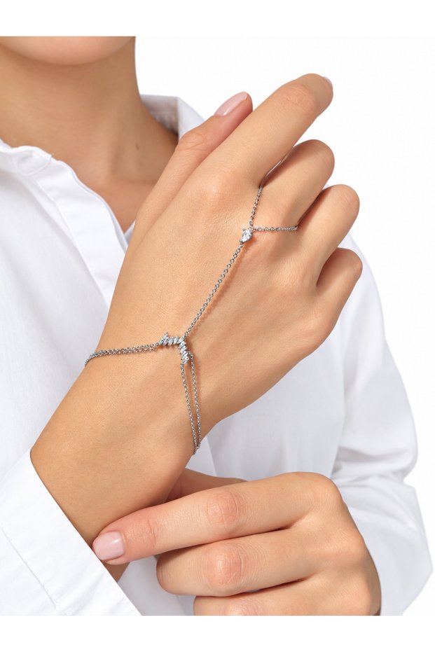 V-Shaped Triangle Solitaire Detailed Shahmeran