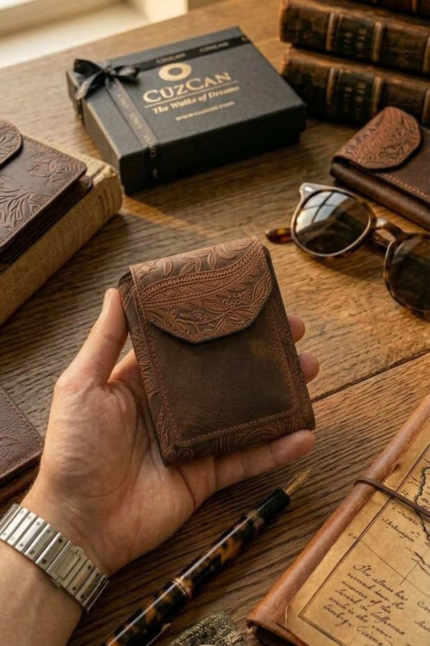 Vintage Motif Nova Magnetic Genuine Leather Men's Wallet – with Capacity for 16+ Cards and Large Coin Compartment