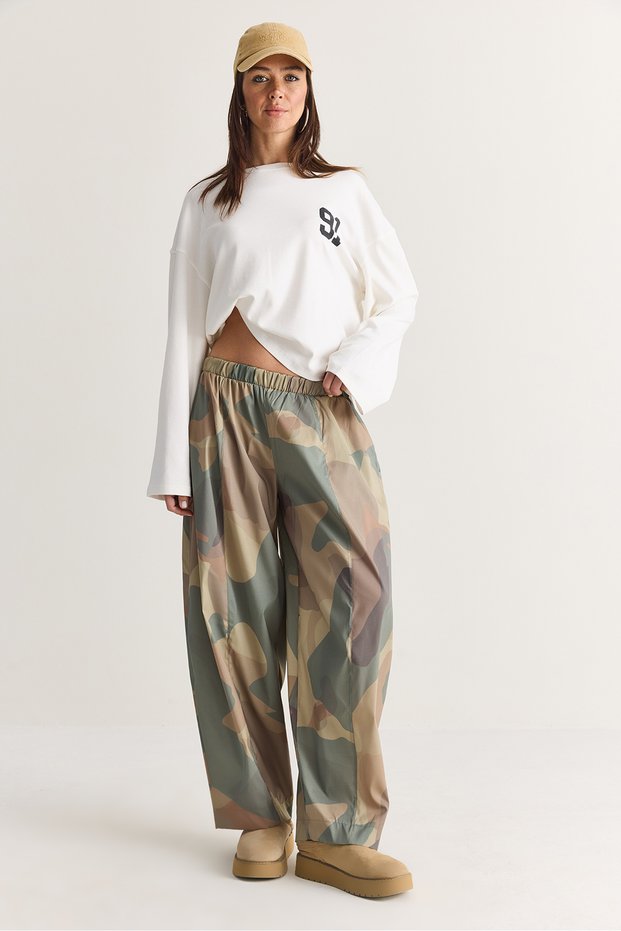 Women's Green Camouflage Pattern Wide-Leg Parachute Pants with Elastic Waistband 12677 60286760