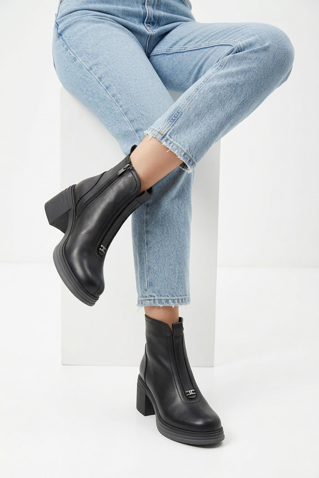 Nelares mid-heel genuine leather women's heeled boots with elasticated buckle - black leather