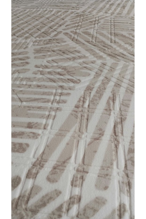 The 6 m2 non-elastic embossed carpet cover has an extra hem allowance of 200*300 dimensions.