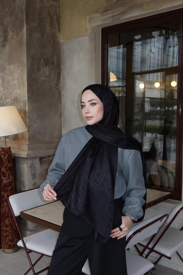 شال جاكار منقوش بنمط مونوغرام