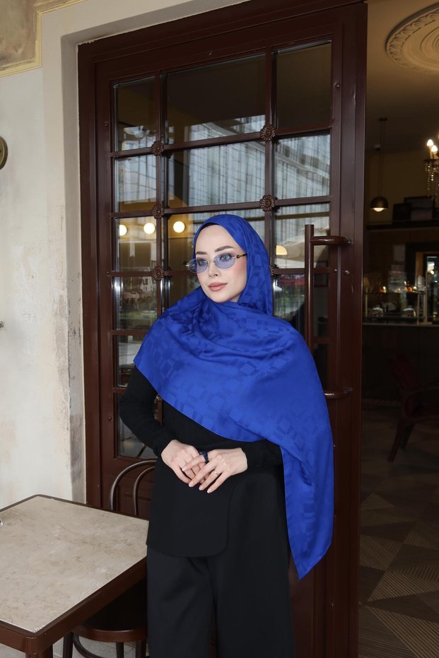 شال جاكار منقوش بنمط هندسي مربع