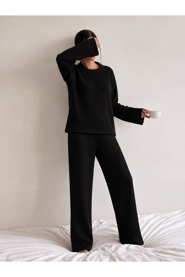 Women's Long Sleeve Patterned Report Fabric Soft Pajama Set – Relaxed Fit Crew Neck Bottom Top Set