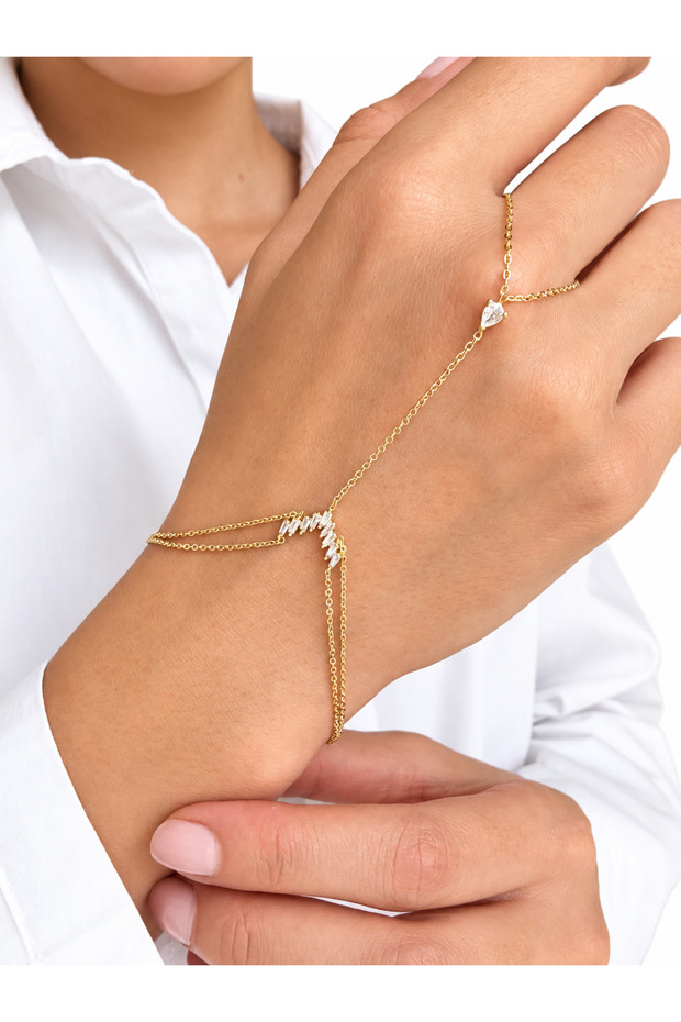 V-Shaped Triangle Solitaire Detailed Shahmeran