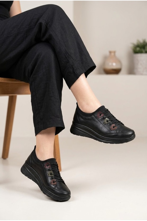 Women's Rubber Laced Orthopedic Sole Casual Shoes Comfortable Mother's Shoes Lightweight Walking Sneakers