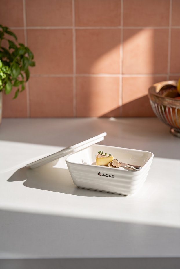 Porcelain Rectangular Bowl with Light Lid - 13 cm