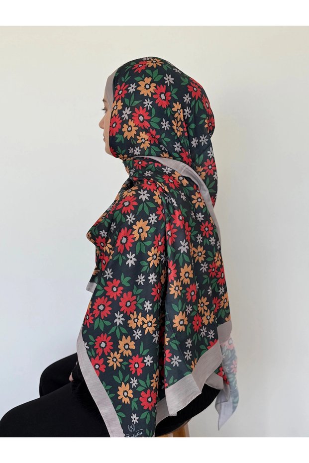 Daisy Pattern Soft Shawl - Black & Mink