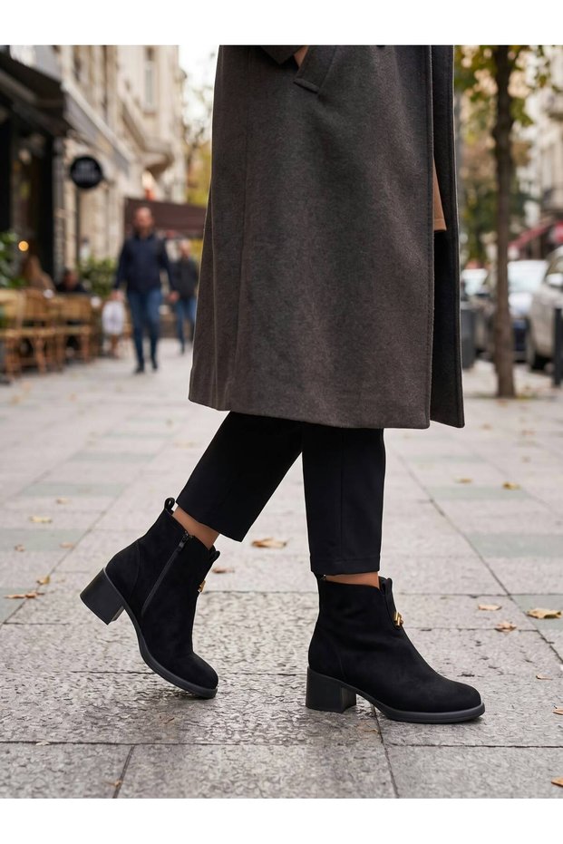 D26Kb 8115 Leather Look Thick Heeled Casual Boots
