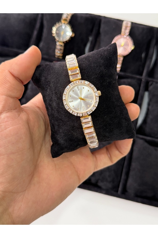 New Season Waterway Cut Stone Retro Design Women's Wristwatch