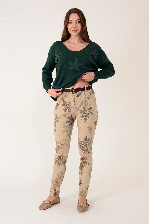 Belt-Detained Flower-Patterned Pants