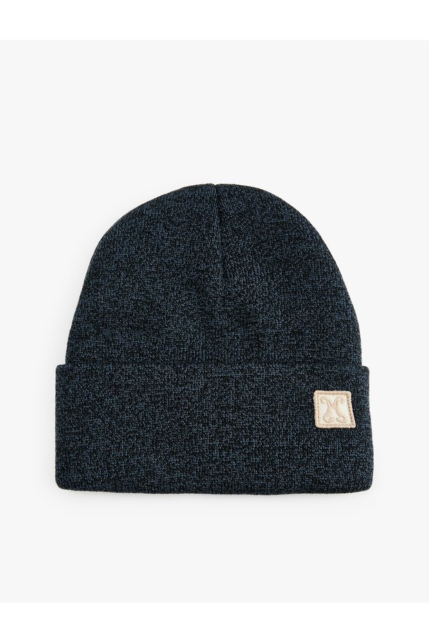 Layered Beret with Label Detail
