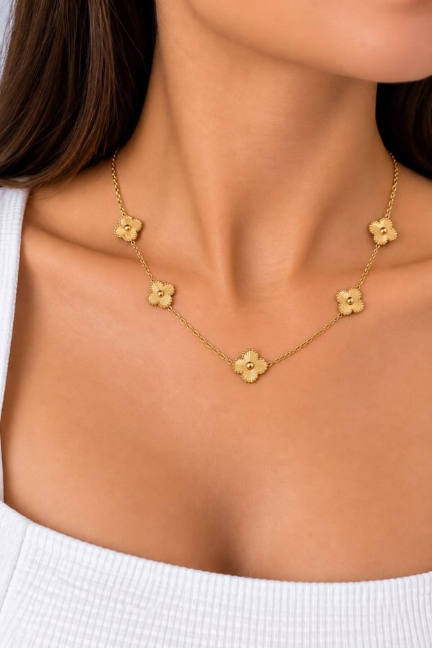 Steel necklace with clover figure
