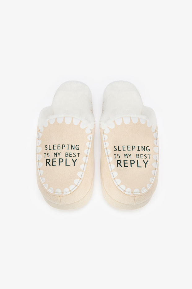 Kum Sleeping Slogan Patterned Slippers