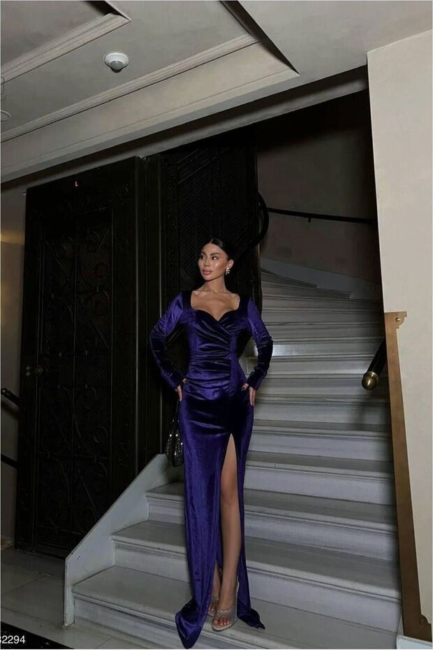 Velvet Long-Sleeved V-Neck Dress with Slits · Color: Light Purple · Size: L BX