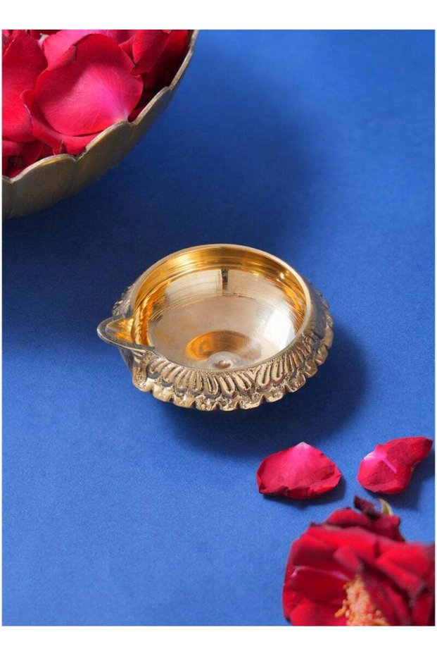 Madhoor Kuber Oil Lamp Brass Pooja Diya Silver-Tone for Pooja, Aarti & Diwali, 7 cm, 1 Piece