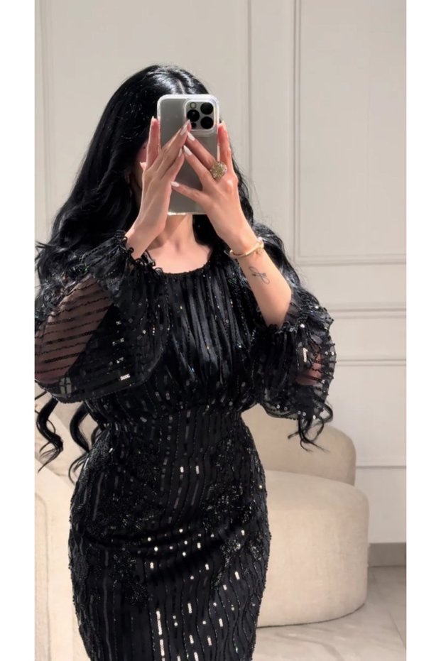 فستان سهرة شك بنمط ورود