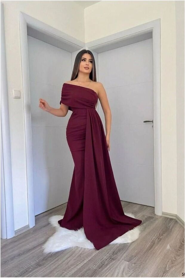 One-Piece Evening Gown with Train and Off-the-Shoulder Neckline, Mermaid Silhouette · Color: Black · Size: XL BX