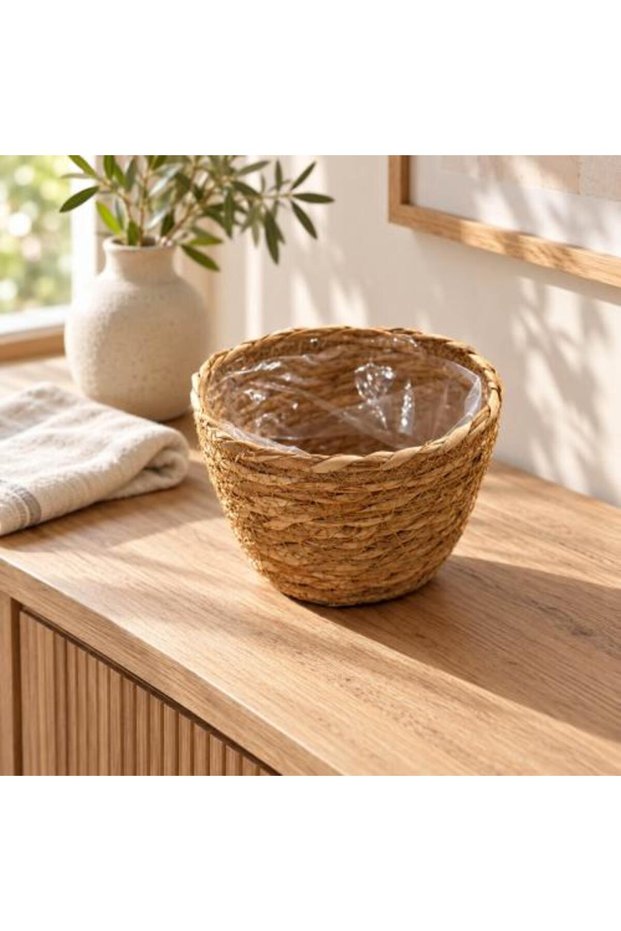 Small Wicker Basket سلة خوص صغيرة