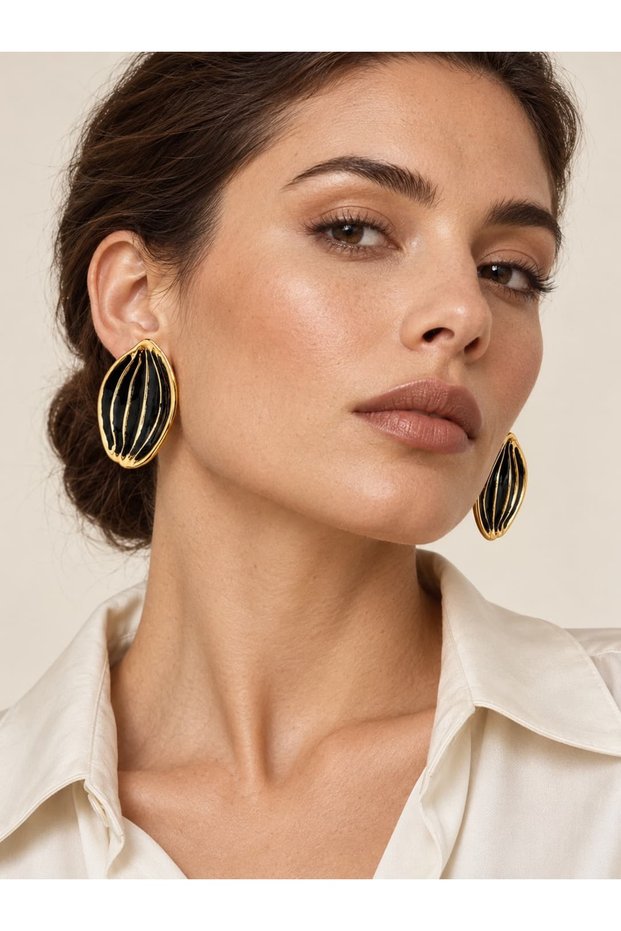 Larin Black Gold Plated Detailed Earrings