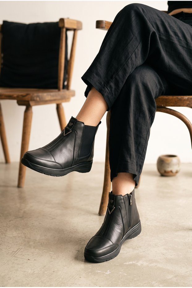 Women's Genuine Leather Zippered Flexible Elastic Comfort Casual Boots