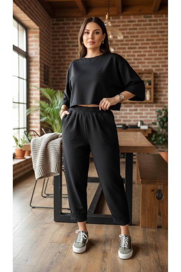 Black Knitted Creepe Carrot Pants