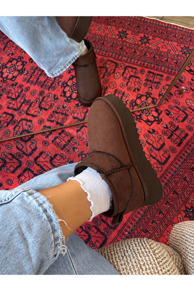 Suede fur-lined boots