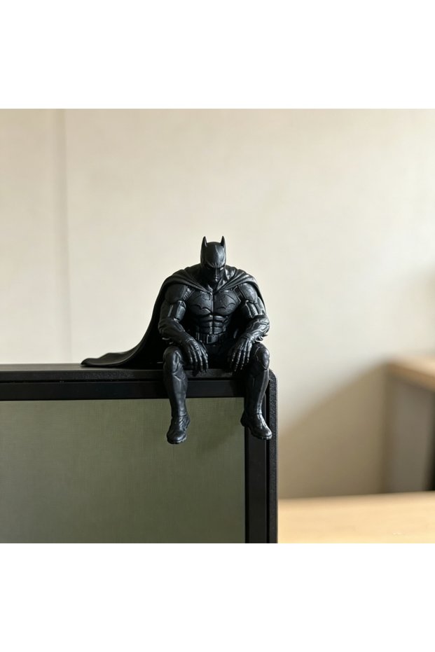 A Spider Man Venom Batman Sitting Posture Anime Figure Statue Statue Collection Model Toy Car Deskto