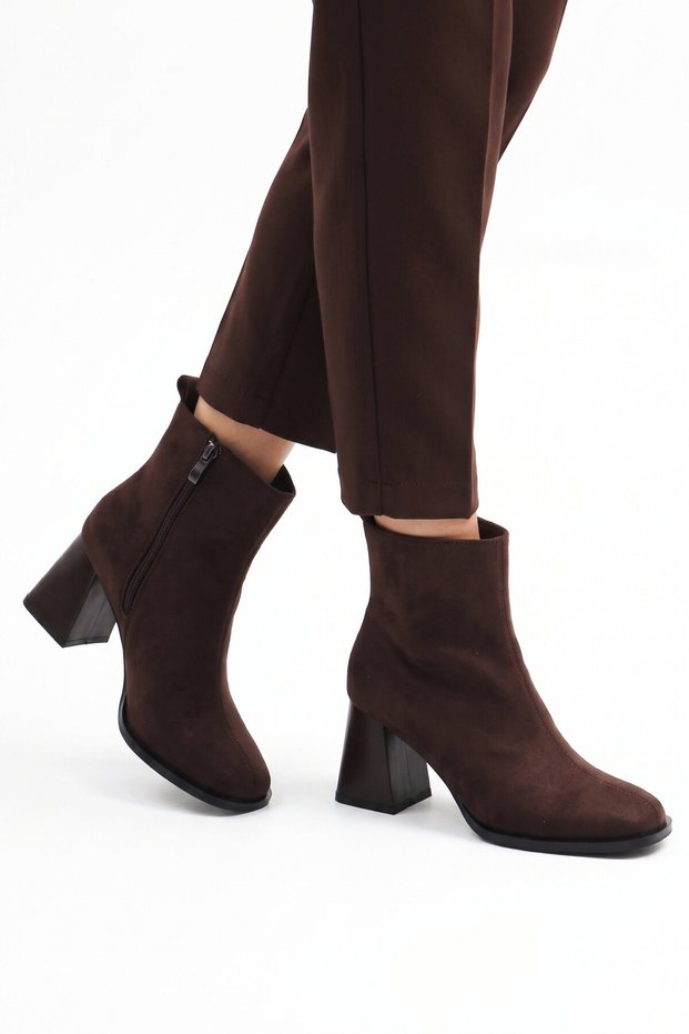 Women's Brown Suede-Look Chunky Block Heel Boots.