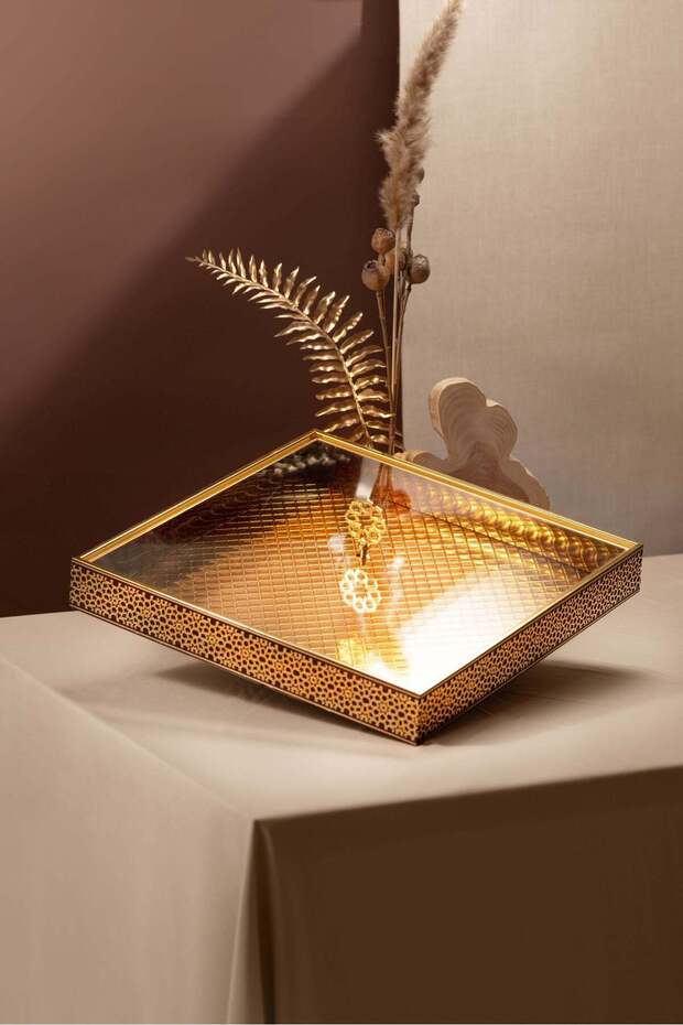 Luxury serving tray with lid