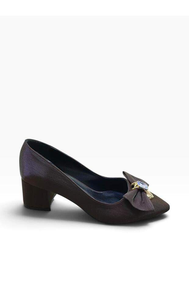 Women's Chunky Low-Heeled Shoes with Bow and Stone Details.