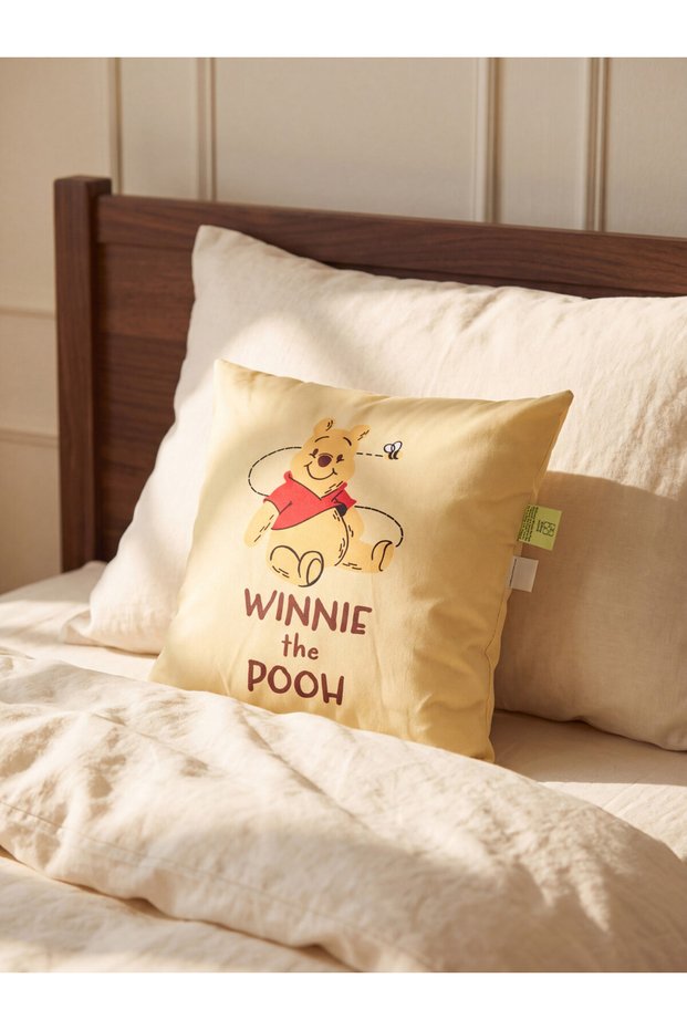 Esvab • Modern & Elegant Winnie the Pooh Printed Cushion Cover 45X45 cm