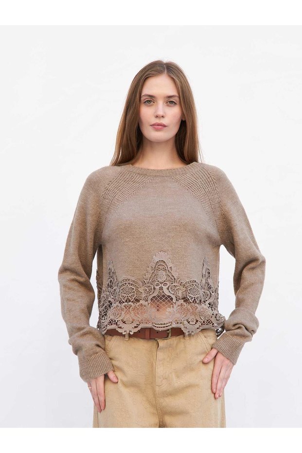 New season women's knit blouse with bicycle neckline and lace details 190869